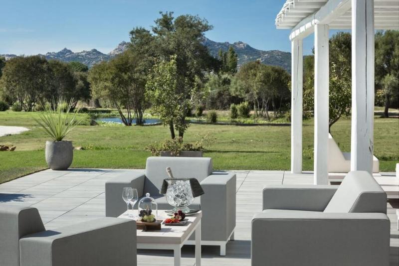 Li Neuli Country Club Hotel San Pantaleo Exterior photo